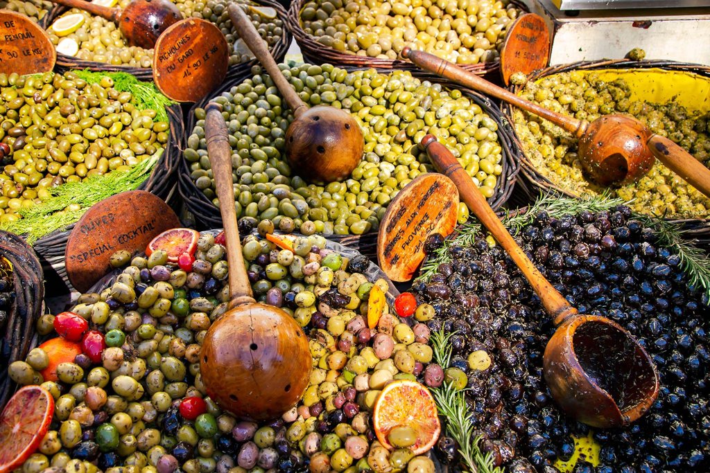 Oliven auf dem Markt von Orange